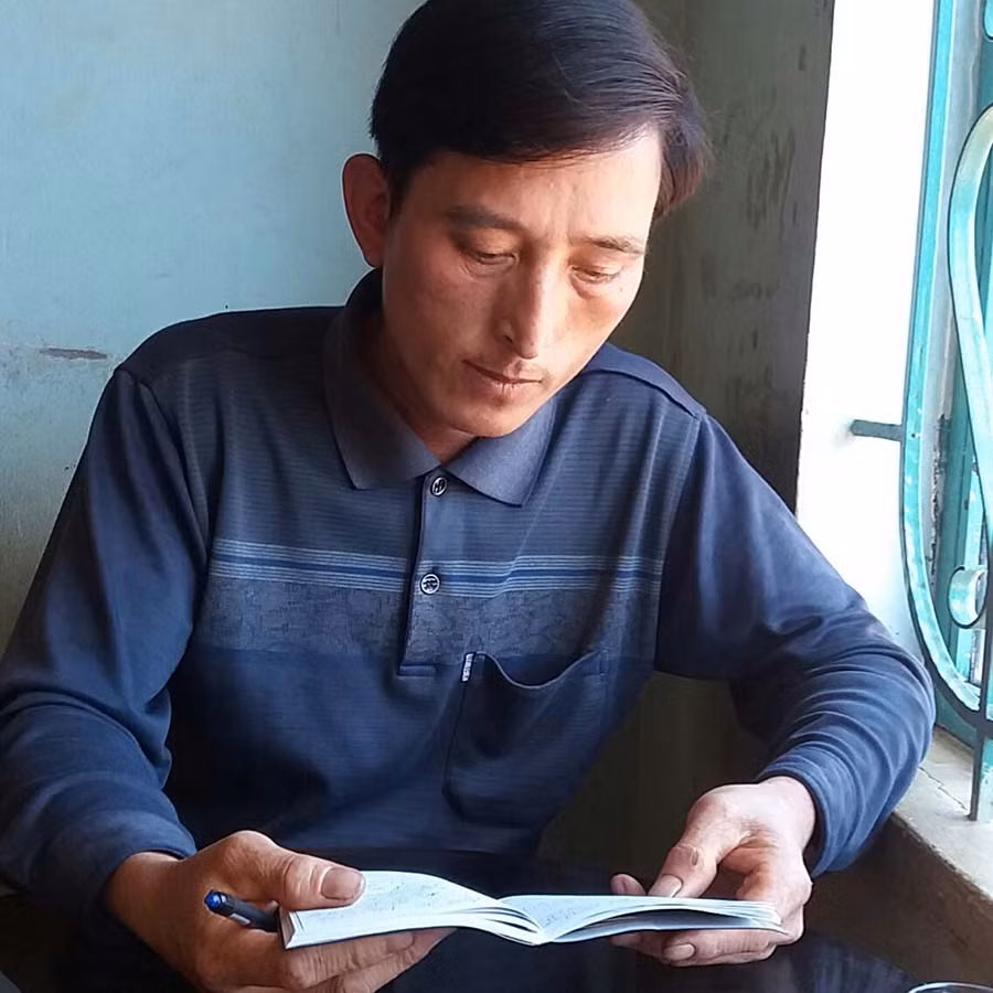  Ông Sơn vẫn chưa thể nguôi ngoai nỗi đau mất con. Ảnh: N.Y