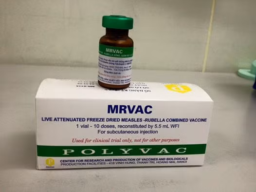 Việt Nam được công nhận là một trong số ít quốc gia làm chủ được công nghệ sản xuất vaccine, tự nghiên cứu sản xuất vaccine. Trong ảnh: Vaccine sởi- rubella do Việt Nam sản xuất (Sức khỏe&Đời sống)