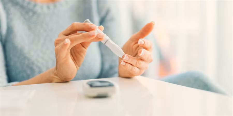  Những người đang bị tiểu đường có thể thường xuyên uống nước đỗ đen rang.