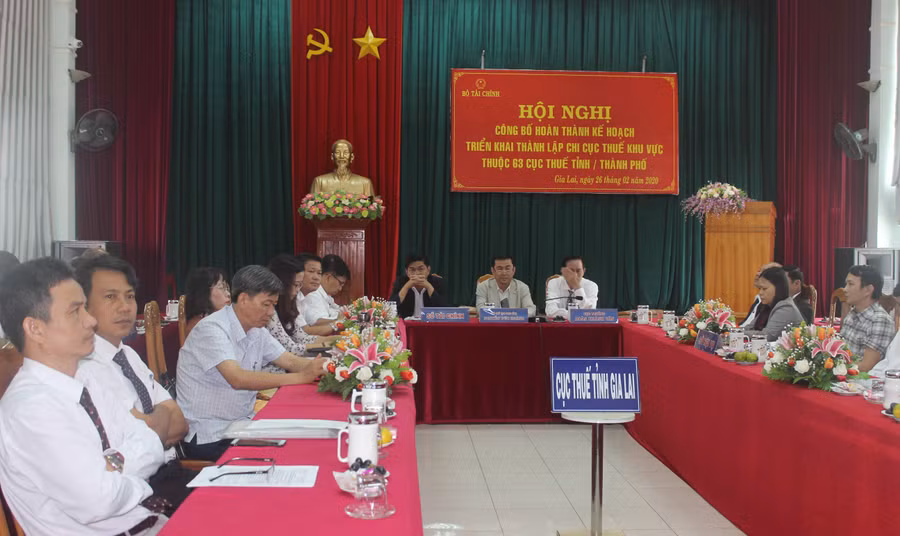 Đầu cầu Gia Lai tham dự Hội nghị trực tuyến công bố hoàn thành kế hoạch triển khai thành lập Chi cục Thuế khu vực thuộc 63 Cục Thuế tỉnh, thành phố. Ảnh: Sơn Ca