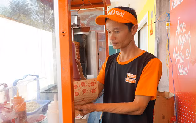 Anh nông dân bỏ tất cả để đi bán bánh mì - Lê Nam