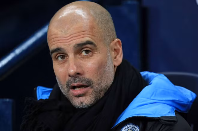 HLV Guardiola bực tức vì Barcelona mỉa mai án phạt của Man City - AFP