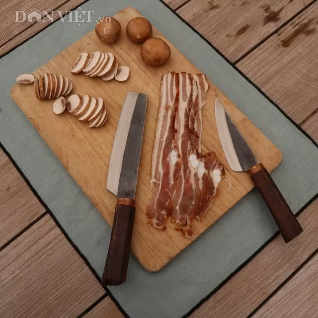 Những chiếc dao của người nông dân Ngô Thanh Quang có mặt tại bếp ăn của một số gia đình bên Đức.