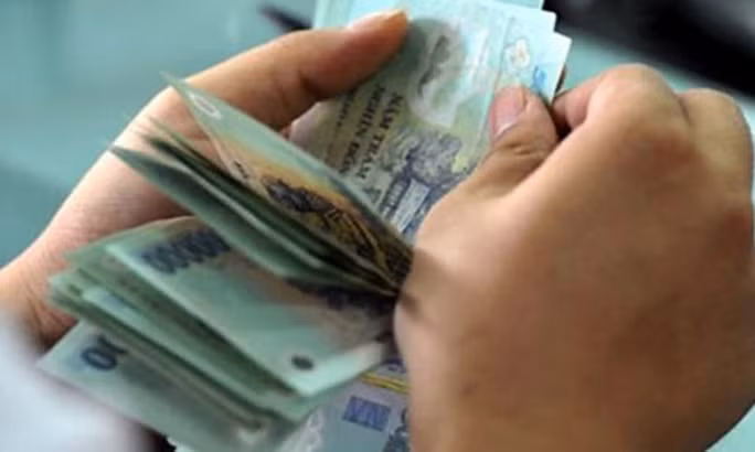  Người lao động có thu nhập từ tiền lương, tiền công ký hợp đồng lao động từ 3 tháng trở lên tại nhiều doanh nghiệp