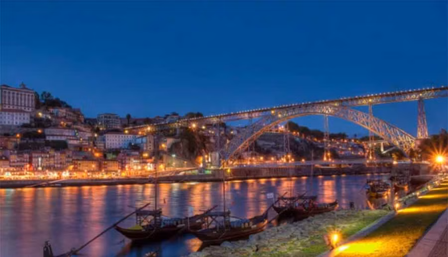 Sông Douro, Bồ Đào Nha. Ảnh: Lunean.com