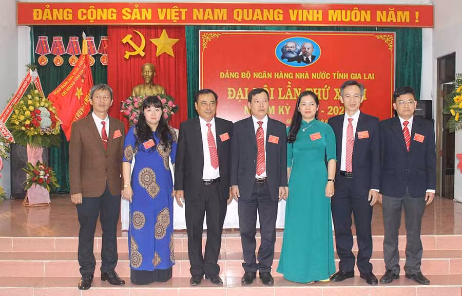  Ra mắt Ban chấp hành Đảng bộ Ngân hàng Nhà nước-Chi nhánh tỉnh khóa XXVII (nhiệm kỳ 2020-2025). Ảnh: Sơn Ca