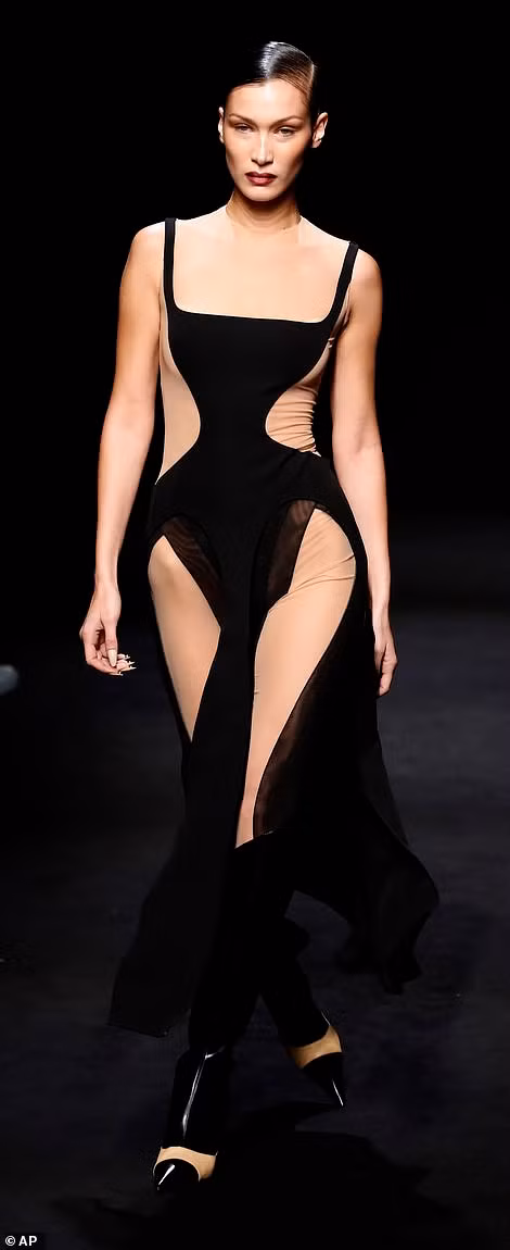 Bella Hadid là một trong những cái tên đắt show bậc nhất làng mốt hiện nay.