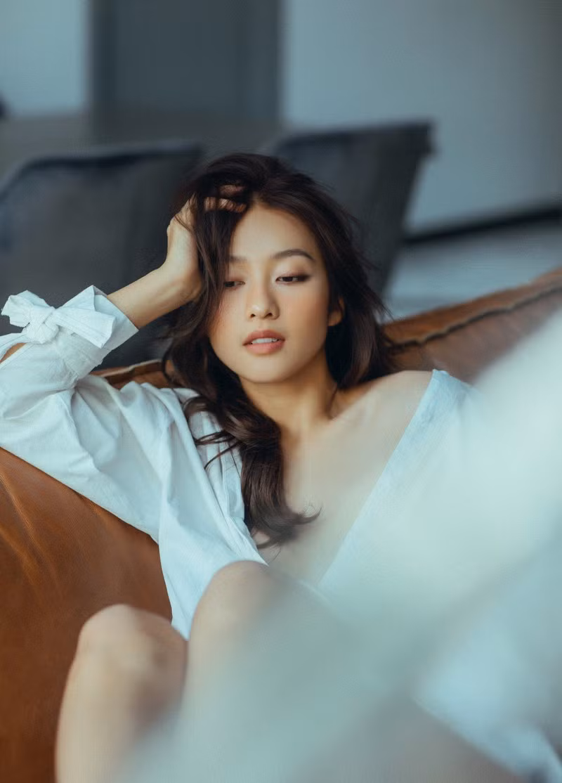 Khả Ngân cho biết ở độ tuổi 22, cô hoàn toàn phù hợp để gợi cảm nên rất sẵn sàng thực hiện. Song tất cả các bức hình đều cố gắng đến mức tối đa truyền tải tinh thần nghệ thuật.