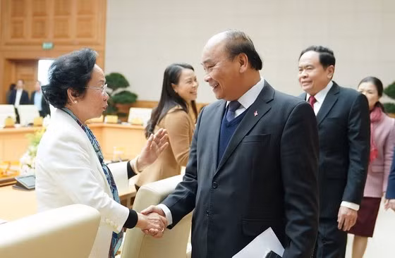Thủ tướng thăm hỏi nguyên Phó Chủ tịch nước Nguyễn Thị Doan