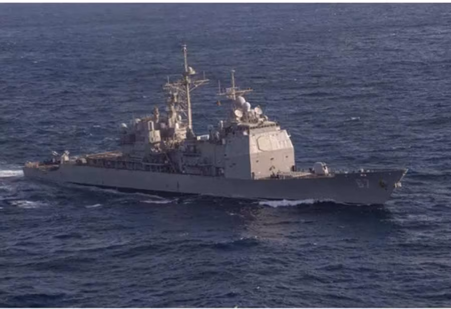 Tàu khu trục tên lửa hành trình Mỹ USS Shiloh (CG-67) từng băng qua eo biển Đài Loan vào tháng trước. Ảnh: Hải quân Mỹ