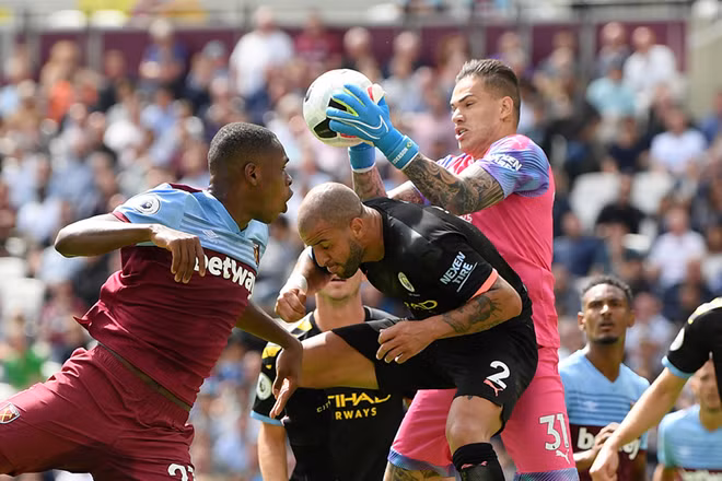 Man City đấu lại với West Ham vào ngày 19.2 tới vào giữa tuần trùng với lịch đấu của Champions League/AFP