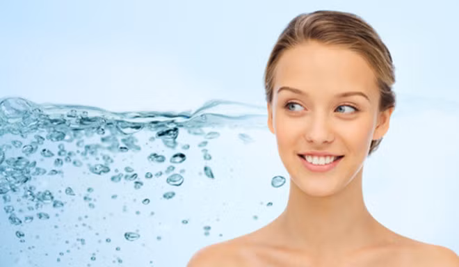 Có nhiều cách nạp nước cho cơ thể mà không cần uống nước như rau củ quả, nước ép trái cây, súp, bột yến mạch, sữa chua, sinh tố...- Ảnh minh họa: Shutterstock