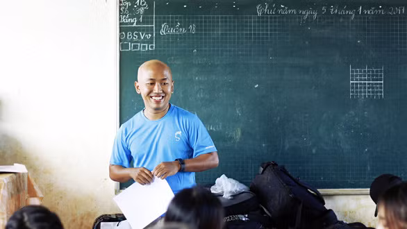 Nguyễn Siêu Hạnh trong một lần phổ biến thông tin cho tình nguyện viên của dự án - Ảnh: NVCC