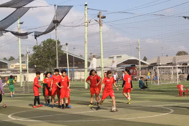 Đây là nơi các cầu thủ nữ không chuyên được giao lưu, kết nối và cọ xát chuyên môn hay chỉ đơn giản là nâng cao sức khỏe - Khánh Nguyễn
