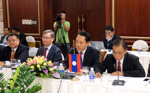 Ông Saleumxay Kommasith (thứ hai từ phải sang), Bộ trưởng Ngoại giao Lào, Trưởng đoàn Đại biểu biên giới nước Cộng hòa dân chủ nhân dân Lào.