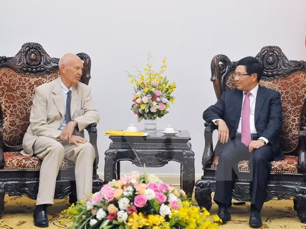 Phó Thủ tướng, Bộ trưởng Ngoại giao Phạm Bình Minh tiếp Đặc phái viên Thủ tướng Thụy Điển, ông Pierre Schori. (Ảnh: Nguyễn Khang/TTXVN)