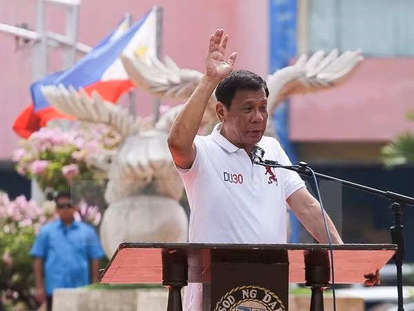 Tổng thống Philippines mới đắc cử Rodrigo Duterte phát biểu trong chuyến thăm thành phố Davao trên đảo Mindanao, miền nam Philippines ngày 27-6.