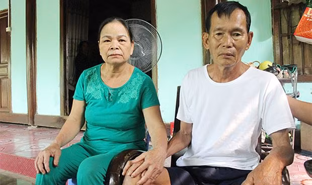 Hai vợ chồng ông Bình bà Hợp sau gần 27 năm đã được đoàn tụ