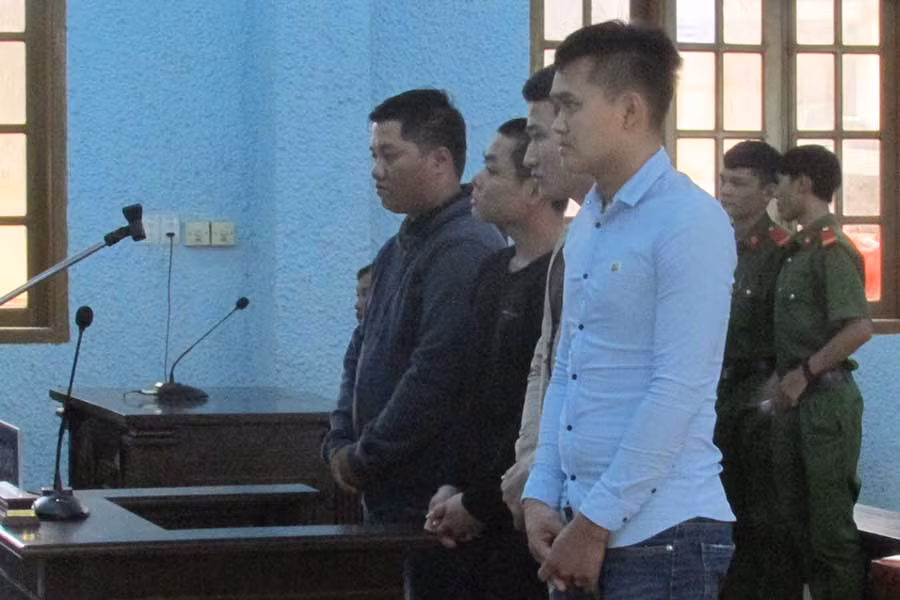  Các bị cáo tại phiên tòa xét xử sơ thẩm. Ảnh: Văn Ngọc