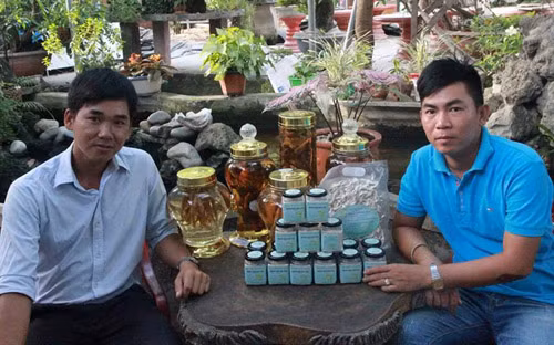 Thái Mỹ Vàng tại một cửa hàng Hòa Yên chuyên bán đặc sản xứ Nẫu Phú Yên. Ảnh: H.P