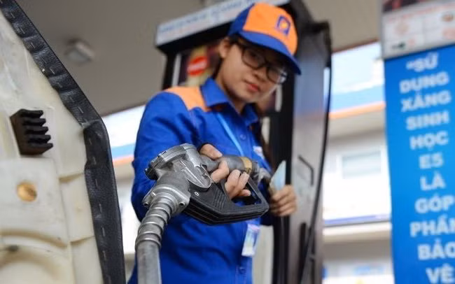 Giá xăng tăng mạnh từ 15h chiều 21/9 (ảnh: VIE)