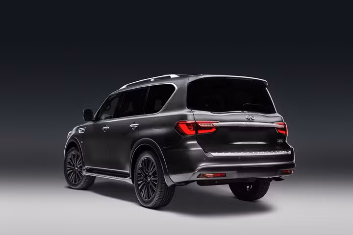 Các mẫu xe sẽ cạnh tranh với QX80 là Lexus LX570, Lincoln Navigator và Cadillac Escalade - đây đều là những chiếc xe thể thao, tiện dụng, sang trọng, cớ lớn trên thị trường.