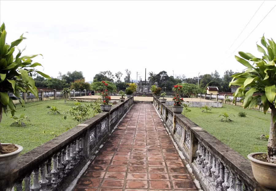 Đặc biệt, trong trận chiến năm 1799, quân Nguyễn do Chưởng hậu quân Võ Tánh đánh chiếm được thành. Nguyễn Ánh đã đổi tên là thành Bình Định, giao Võ Tánh và Ngô Tùng Châu ở lại trấn thủ thành.