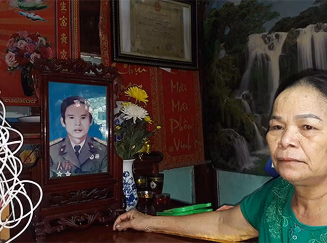 Bà Hợp lập bàn thờ thờ chồng là liệt sỹ 26 năm nay và thủ tiết thờ chồng