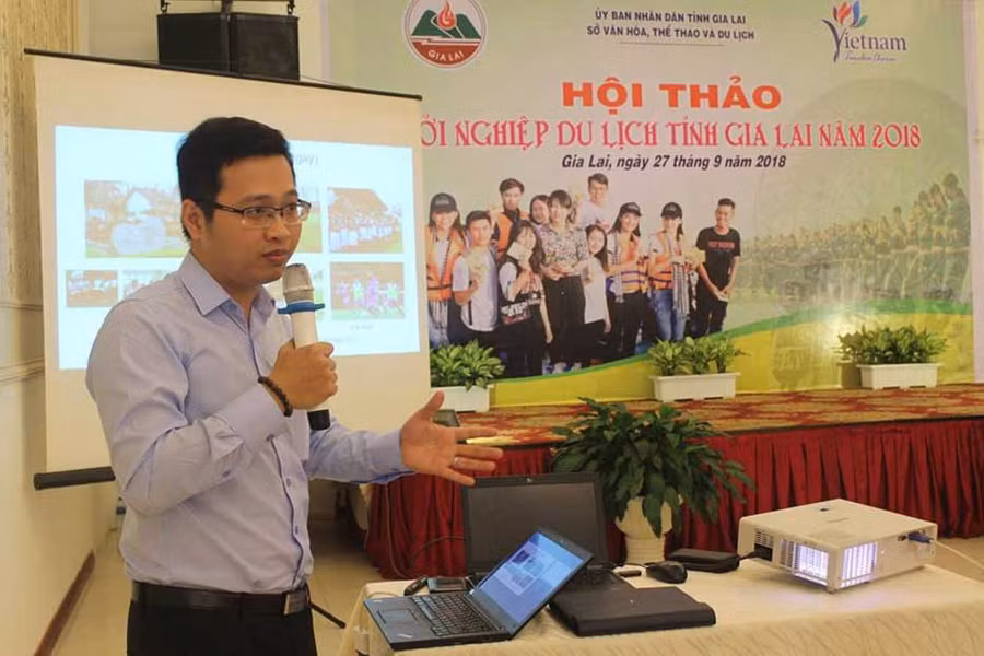  Tác giả ý tưởng Ơ này Gia Lai trình bày tại hội thảo.
