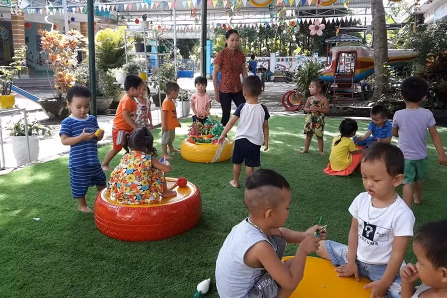 Thông tư 06 quy định rõ định mức số lượng người làm việc trong các cơ sở giáo dục mầm non công lập. Tuy nhiên, nhiều tỉnh Tây Nguyên chưa triển khai bởi còn nhiều bất cập. Ảnh: P.V