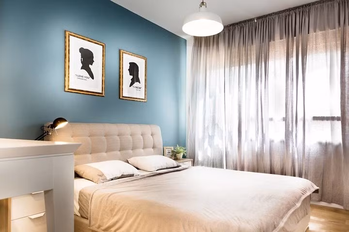  Phòng ngủ bố mẹ tuy đơn giản nhưng toát lên được vẻ ấm áp và yên tĩnh.