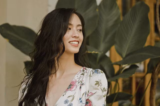 Nhờ dân mạng chung tay giúp đỡ, chàng trai này đã biết được danh tính của Phương Linh. Cô cho biết rằng, những hình ảnh chàng trai lưu giữ là ảnh cô làm mẫu cho một cửa hàng bán kính cận, cũng đã khá lâu rồi nên không nhớ rõ. Nhờ dân mạng chung tay giúp đỡ, chàng trai này đã biết được danh tính của Phương Linh. Cô cho biết rằng, những hình ảnh chàng trai lưu giữ là ảnh cô làm mẫu cho một cửa hàng bán kính cận, cũng đã khá lâu rồi nên không nhớ rõ.