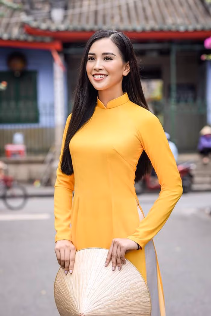 Vẻ đẹp trong sáng của hoa hậu 18 tuổi Trần Tiểu Vy.
