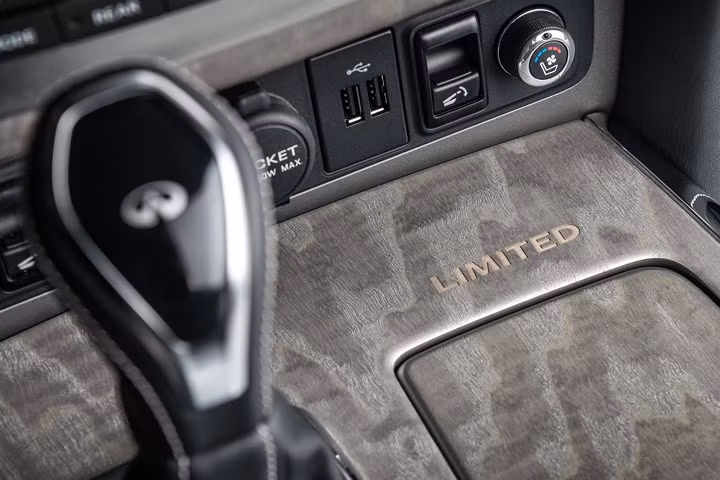  Hầu hết các tính năng hiện đại đều có mặt trên Infiniti QX80 2019 Limited và điều này cũng lý giải cho mức giá 