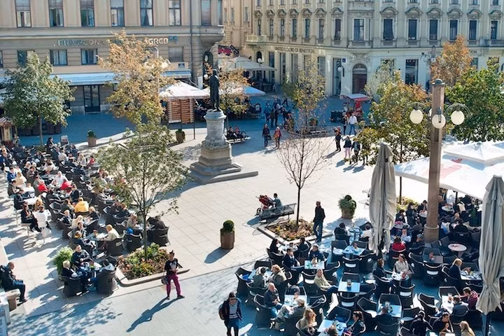 Zagreb là thủ đô và là thành phố lớn nhất Croatia. Thành phố có từ thế kỷ 11. Ngày nay Zagreb đóng vai trò thành phố quốc tế và trung tâm văn hóa, học thuật và chính trị của Croatia