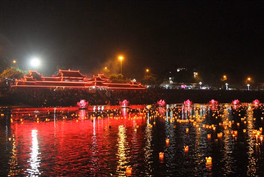 Dòng sông Thạch Hãn những ngày lễ tháng 7.