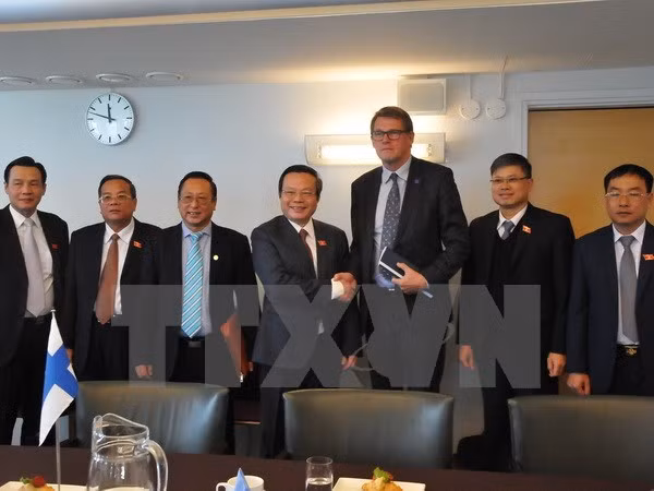 Phó Chủ tịch Quốc hội Phùng Quốc Hiển hội đàm với Chủ nhiệm Ủy ban Đối ngoại của Quốc hội Phần Lan Matti Vanhanen.