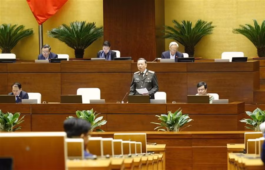 Bộ trưởng Bộ Công an Tô Lâm báo cáo, làm rõ một số vấn đề đại biểu Quốc hội nêu về Luât Cư trú trong phiên làm việc ngày 21/10 ( Ảnh: Doãn Tấn/TTXVN) Bộ trưởng Bộ Công an Tô Lâm báo cáo, làm rõ một số vấn đề đại biểu Quốc hội nêu về Luât Cư trú trong phiên làm việc ngày 21/10 ( Ảnh: Doãn Tấn/TTXVN)