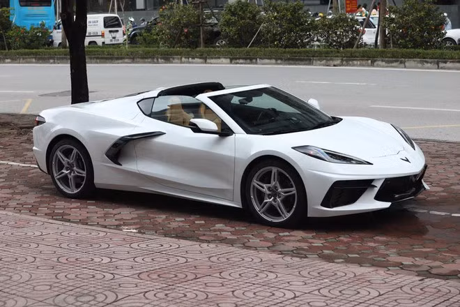 Chevrolet Corvette C8 2020 về Việt Nam có giá khoảng 7 tỉ đồng.