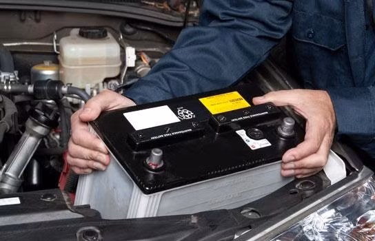 Nên học cách tự bảo dưỡng bình ắc quy ôtô của mình. Ảnh: Autoservice