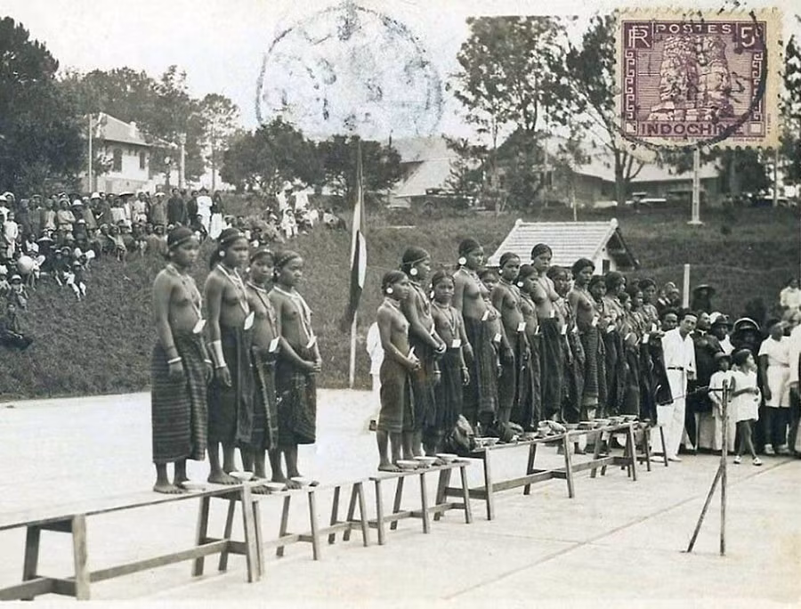 Cuộc thi sắc đẹp đầu tiên dành cho dân tộc thiểu số ở Đà Lạt vào năm 1933. Ảnh: Internet