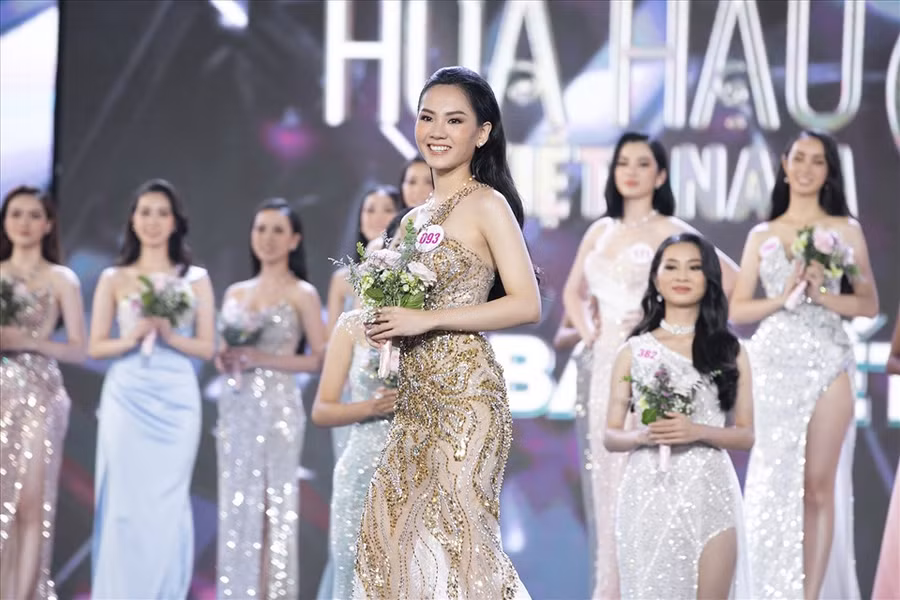 Được gọi tên vào top 35 chung cuộc, nhiều người kỳ vọng Mai Phương sẽ toả sáng hơn nữa trong đêm chung kết Hoa hậu Việt Nam 2020 diễn ra tháng 11 tới. Ảnh: Kiếng Cận.