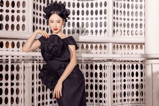 Cô nàng tạo dáng chuyên nghiệp trước ống kính.