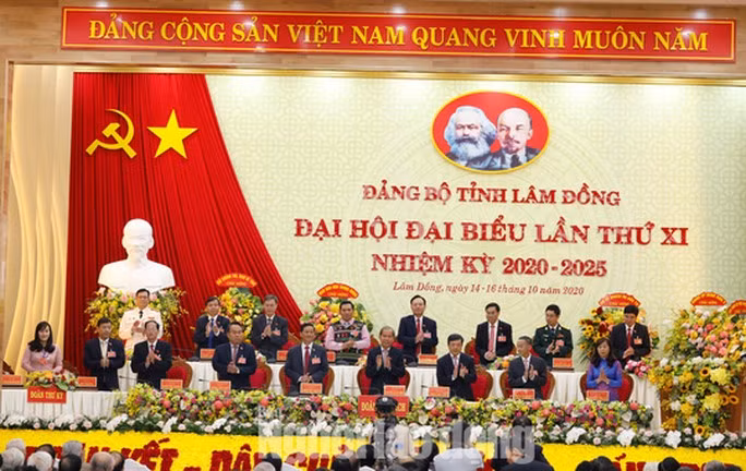 Đoàn chủ tịch chủ trì Đại hội. Đoàn chủ tịch chủ trì Đại hội.