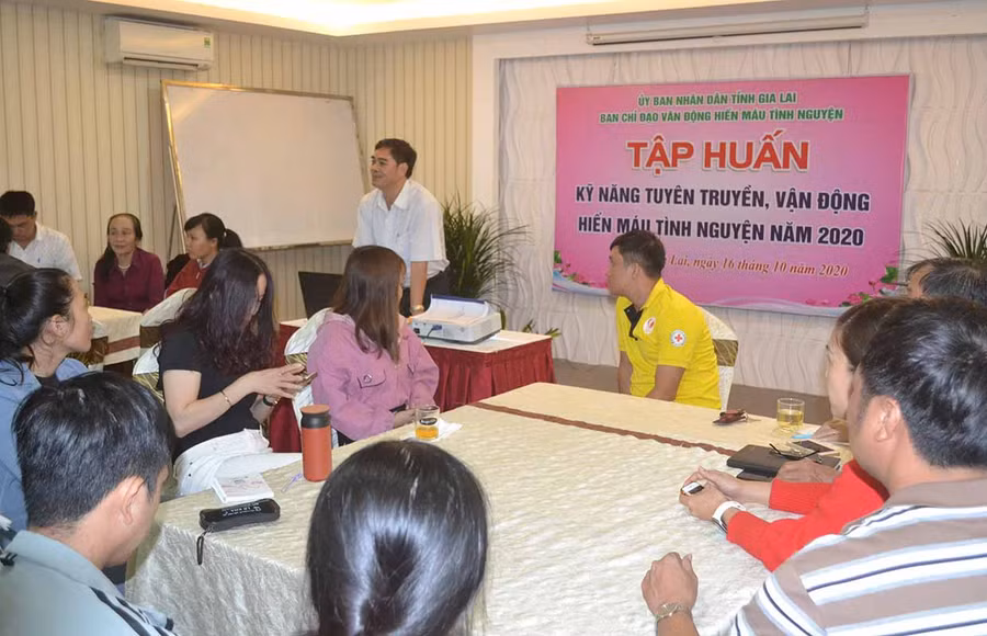 Tập huấn kỹ năng tuyên truyền, vận động hiến máu nhân đạo. Ảnh: Hoàng Minh