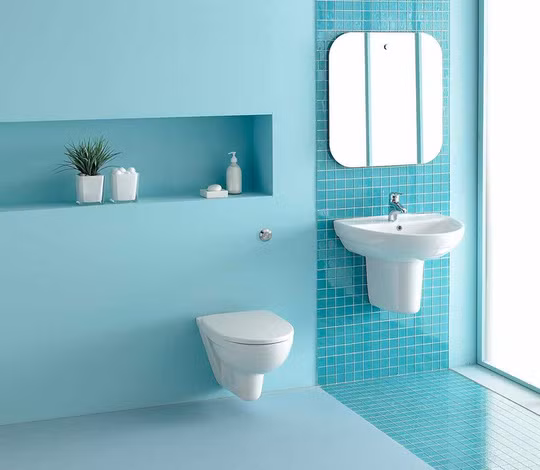 Trong phòng tắm này các bức tường sơn màu xanh ngọc lam pastel và sàn nhà có màu tương tự tạo thêm màu sắc tươi mới xung quanh khu vực vệ sinh. Trong phòng tắm này các bức tường sơn màu xanh ngọc lam pastel và sàn nhà có màu tương tự tạo thêm màu sắc tươi mới xung quanh khu vực vệ sinh.