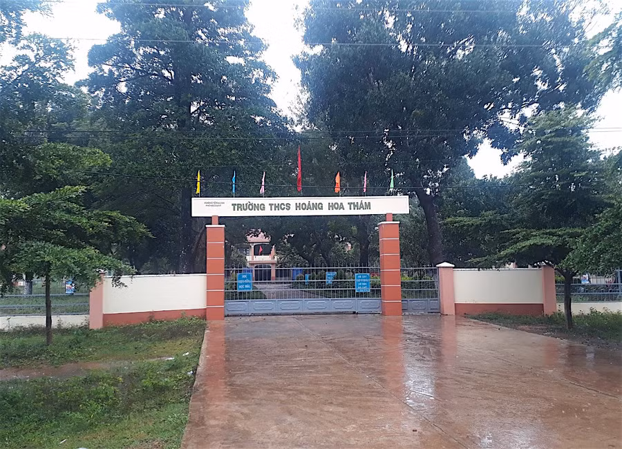 Các trường học trên địa bàn tỉnh đồng loạt cho học sinh nghỉ học trong ngày 28-10. Ảnh: Mộc Trà Các trường học trên địa bàn tỉnh đồng loạt cho học sinh nghỉ học trong ngày 28-10. Ảnh: Mộc Trà