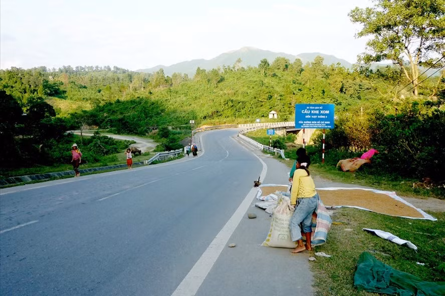 Đường Hồ Chí Minh đoạn qua Tây Nguyên. Ảnh: Tân Dân
