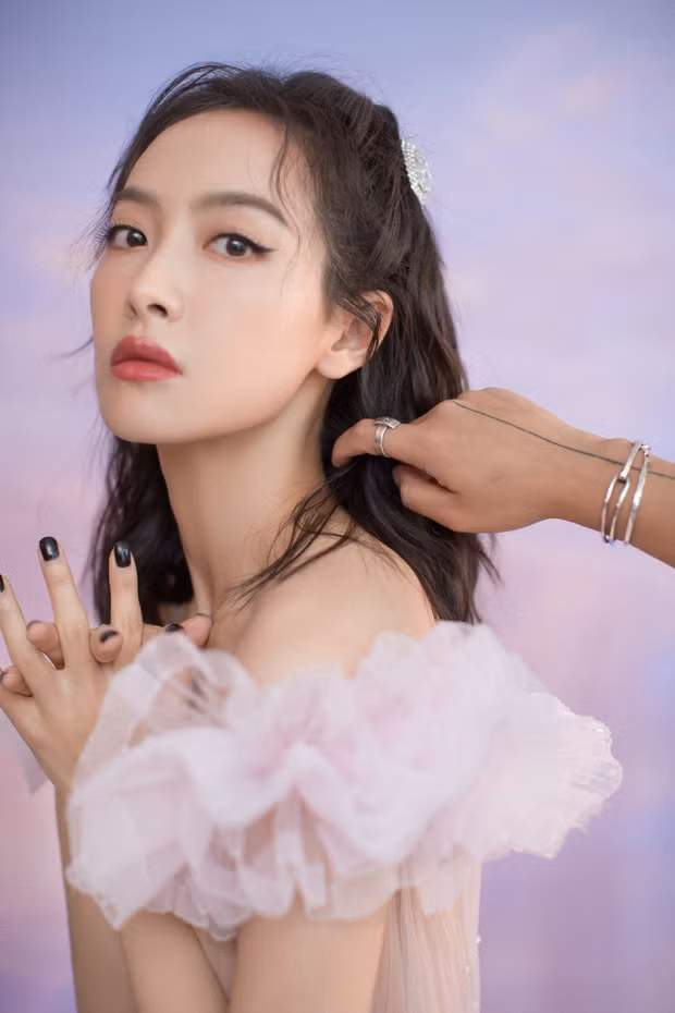 Có điều cô nàng vẫn nhận được không ít ý kiến trái chiều từ phía dân mạng chê bai tạo hình bị cho là 