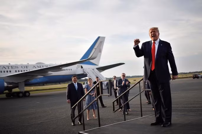 Tổng thống Trump tìm cách nâng cao vị thế của mình tại bang chiến trường Florida. Ảnh: Reuters Tổng thống Trump tìm cách nâng cao vị thế của mình tại bang chiến trường Florida. Ảnh: Reuters